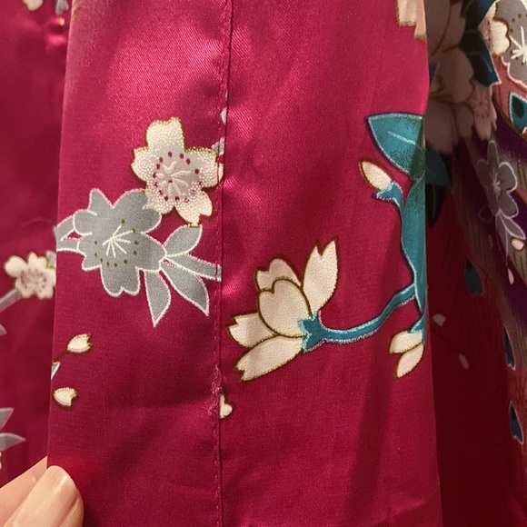 Sexy silky Thai robe - Picture 5 of 6